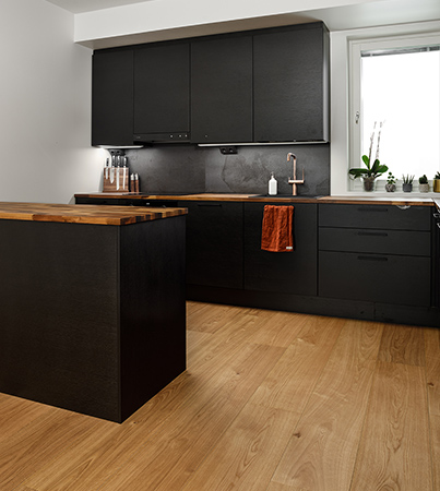 HAR102 HARDER by Novafloor 270 mm Tammi Natural Wood 
1-sauva ljyvahattu & harjattu tammilattia